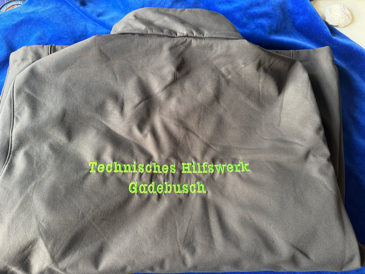 Softshelljacke mit individueller Bestickung – Brust & Rücken